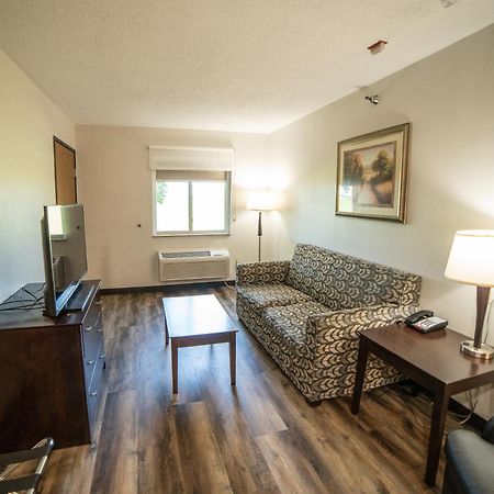 Quality Inn & Suites Watertown Near Prairie Lakes Ice Arena エクステリア 写真