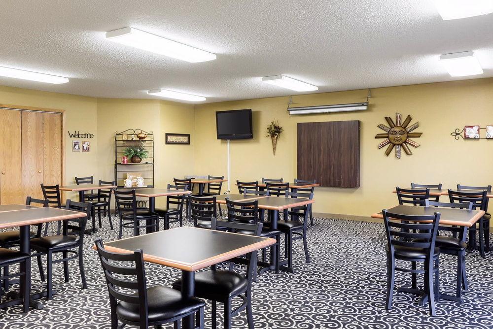 Quality Inn & Suites Watertown Near Prairie Lakes Ice Arena エクステリア 写真