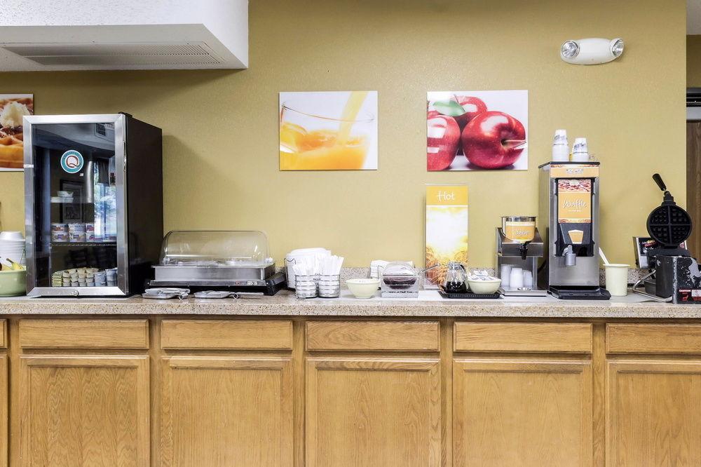 Quality Inn & Suites Watertown Near Prairie Lakes Ice Arena エクステリア 写真