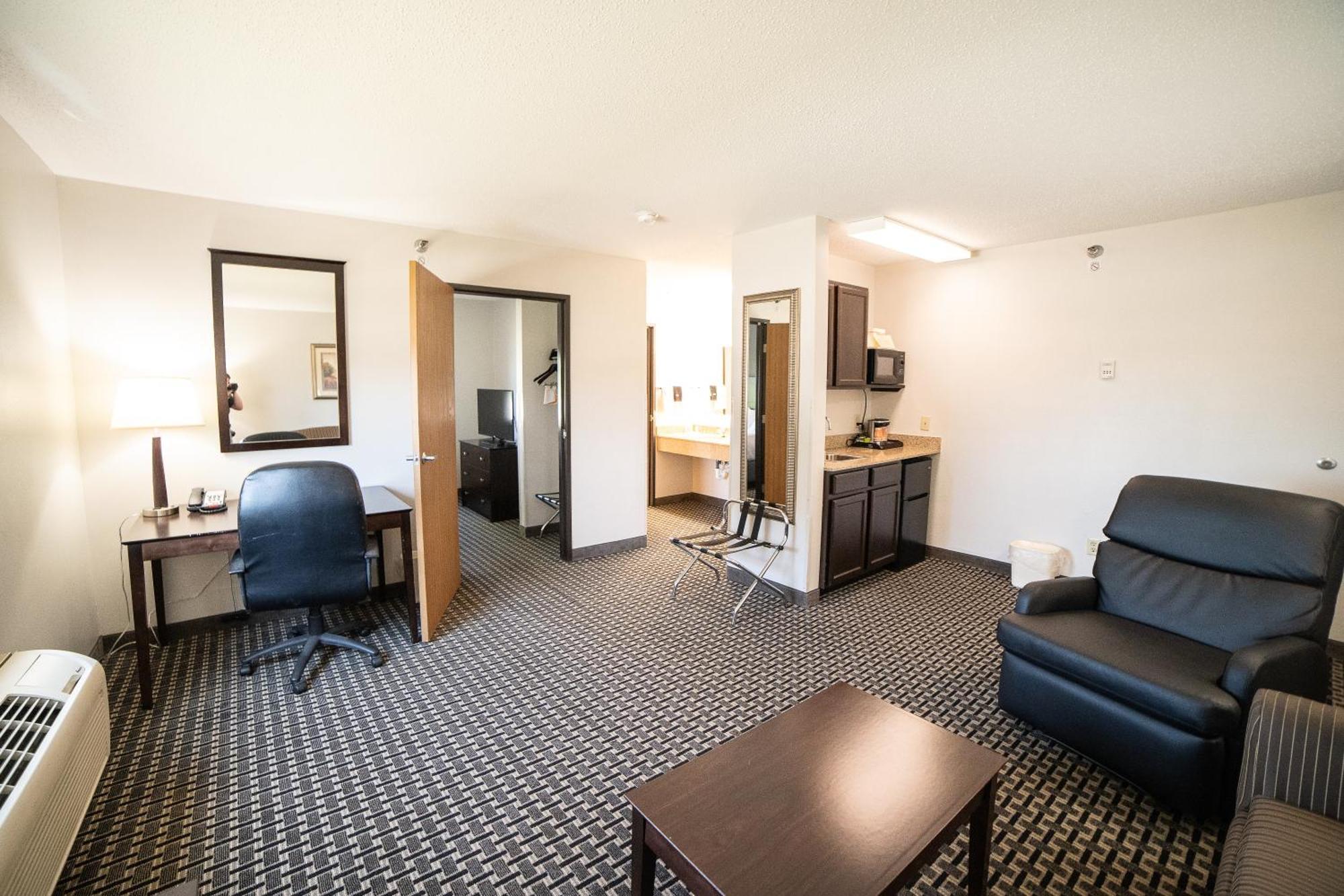 Quality Inn & Suites Watertown Near Prairie Lakes Ice Arena エクステリア 写真