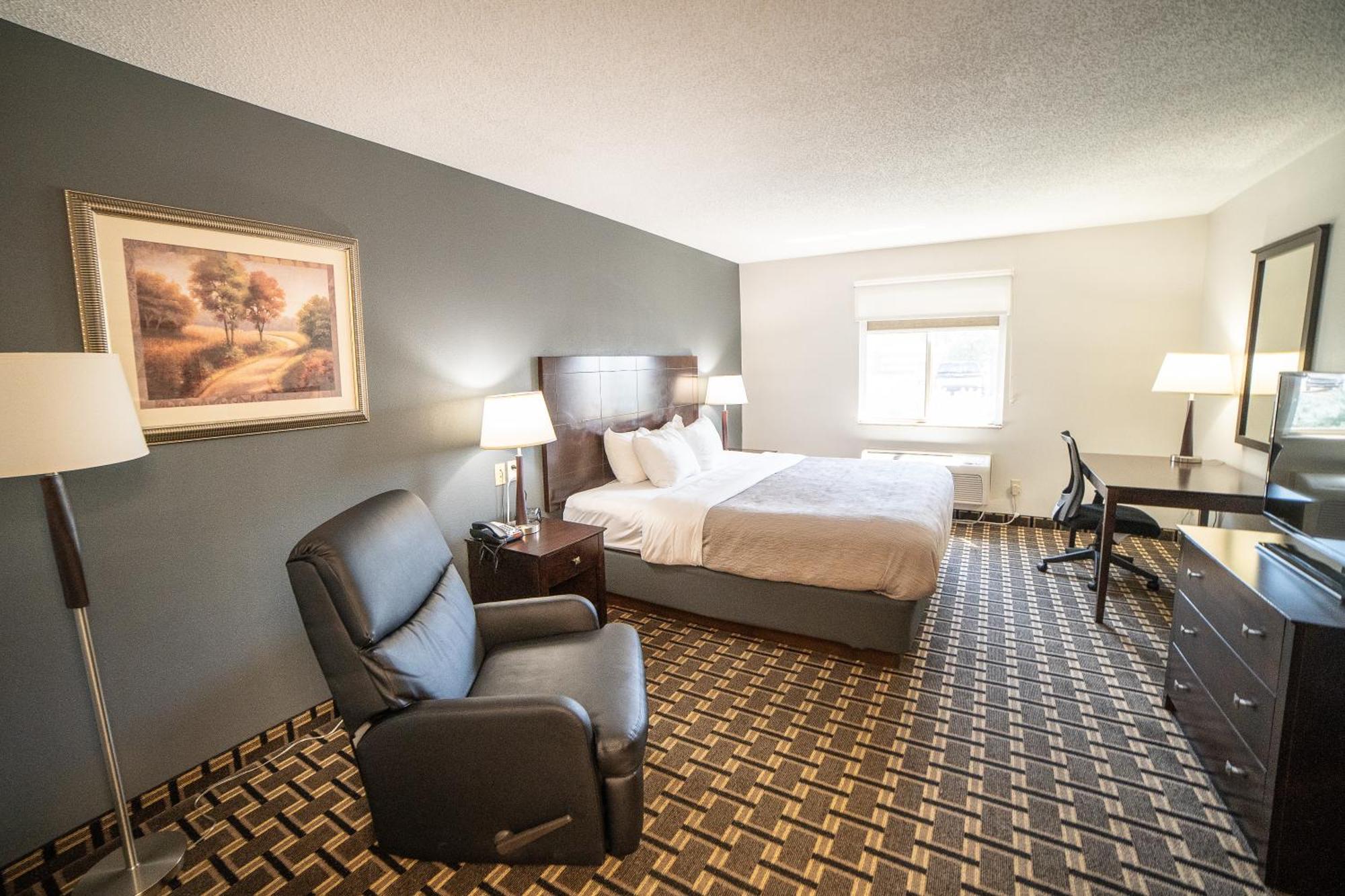 Quality Inn & Suites Watertown Near Prairie Lakes Ice Arena エクステリア 写真