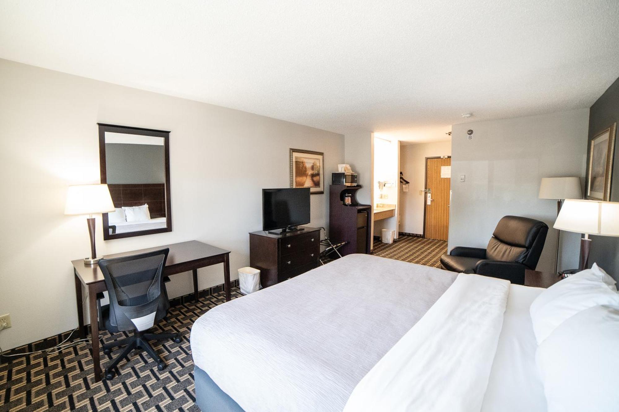 Quality Inn & Suites Watertown Near Prairie Lakes Ice Arena エクステリア 写真