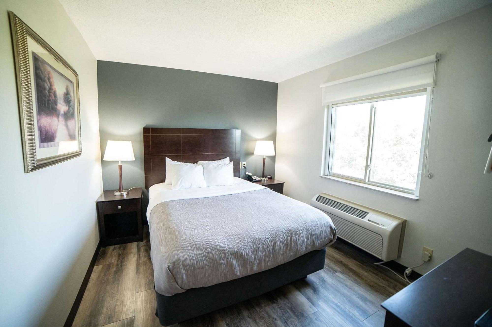 Quality Inn & Suites Watertown Near Prairie Lakes Ice Arena エクステリア 写真