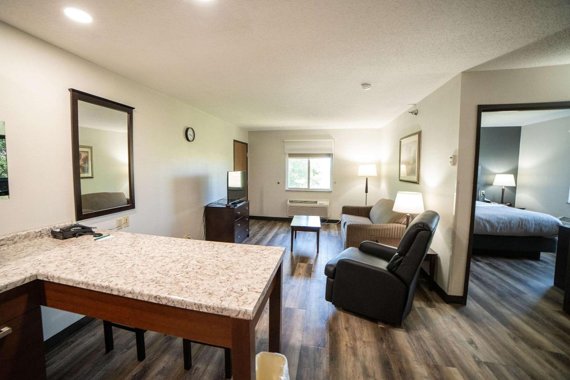 Quality Inn & Suites Watertown Near Prairie Lakes Ice Arena エクステリア 写真