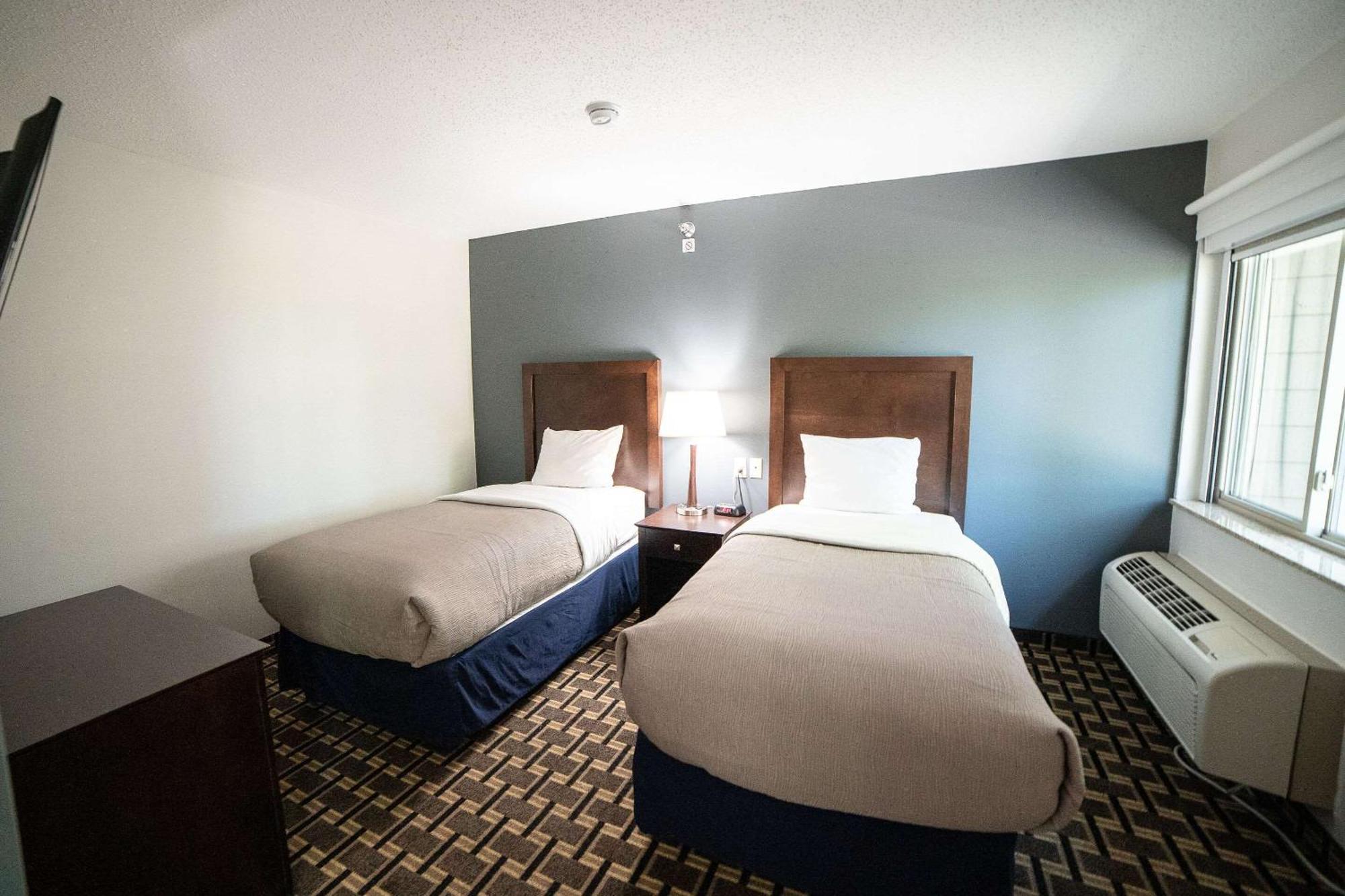 Quality Inn & Suites Watertown Near Prairie Lakes Ice Arena エクステリア 写真