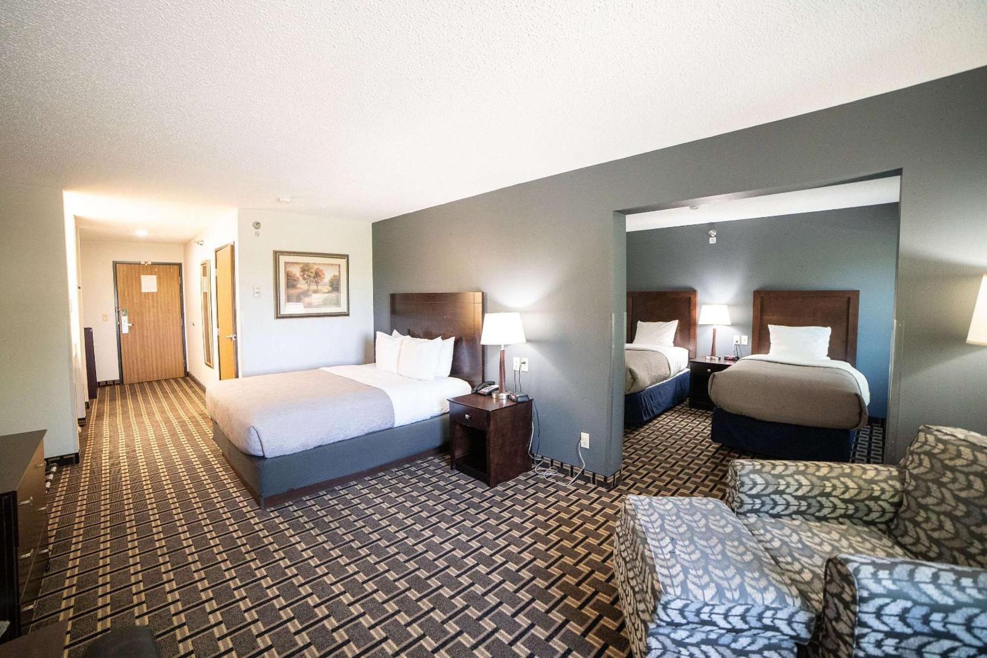 Quality Inn & Suites Watertown Near Prairie Lakes Ice Arena エクステリア 写真