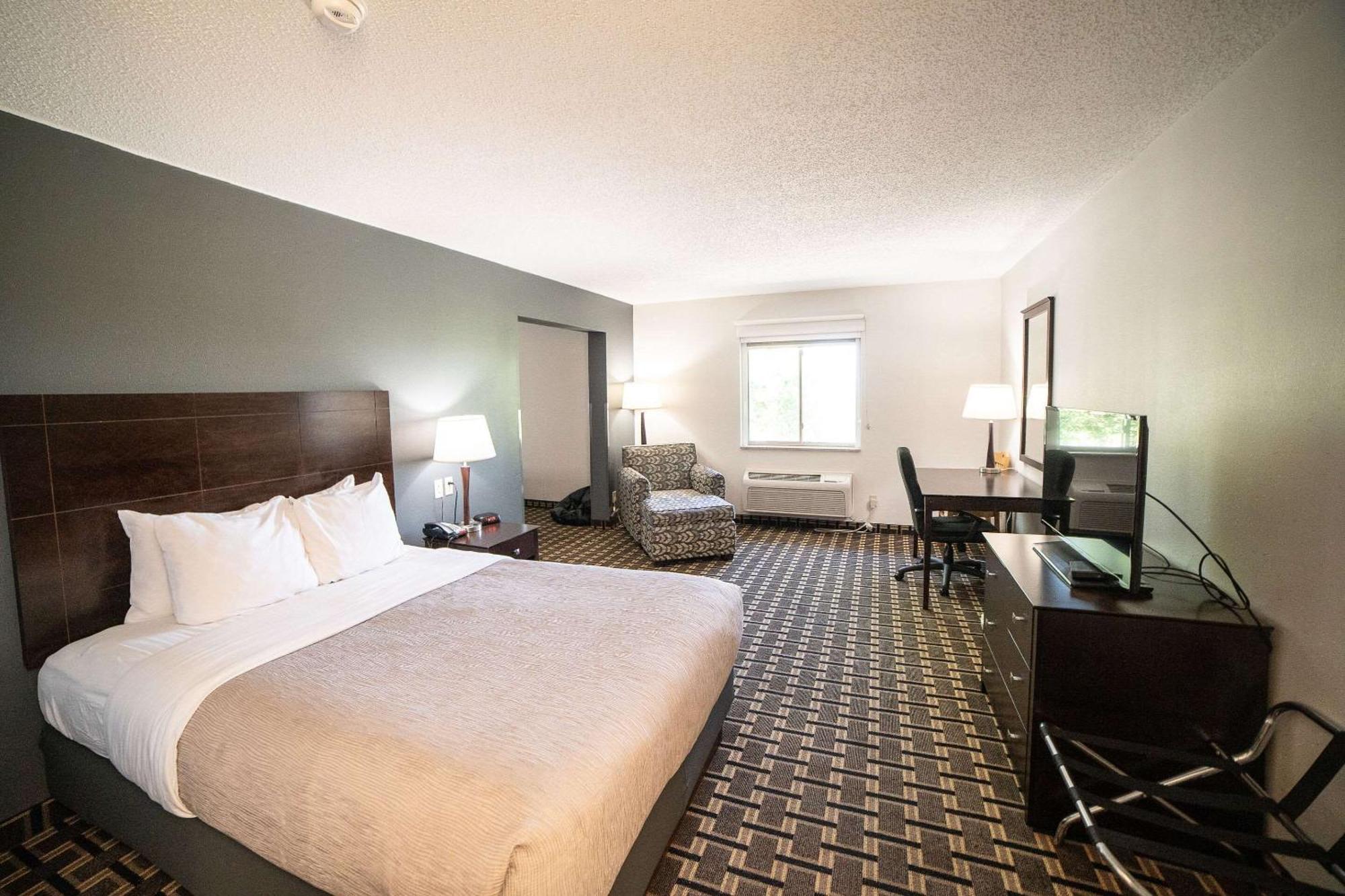 Quality Inn & Suites Watertown Near Prairie Lakes Ice Arena エクステリア 写真