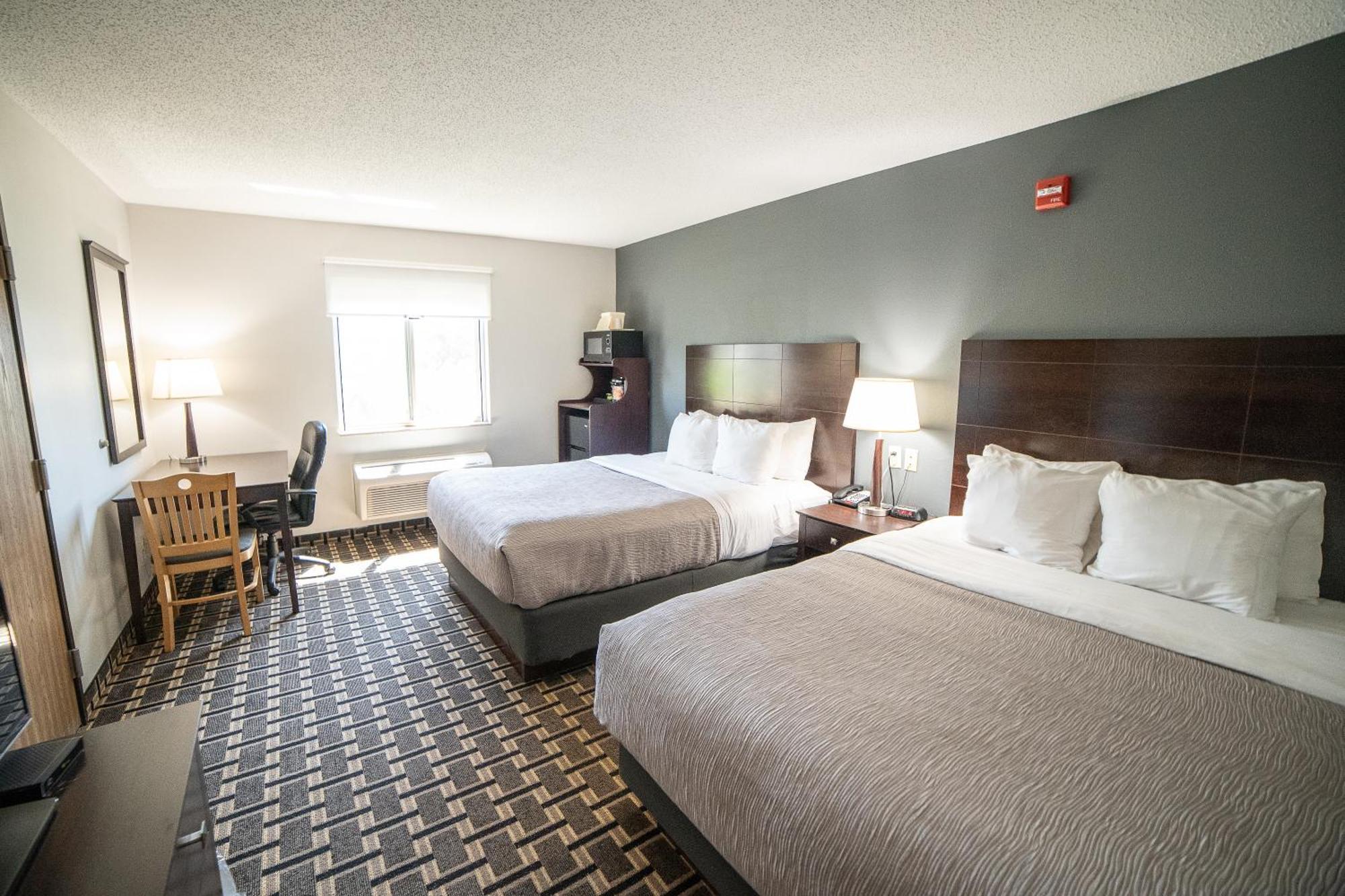 Quality Inn & Suites Watertown Near Prairie Lakes Ice Arena エクステリア 写真
