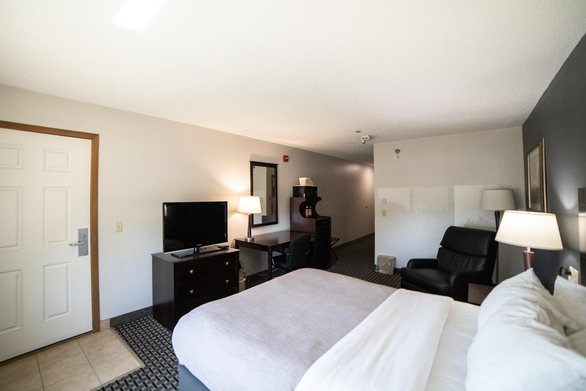 Quality Inn & Suites Watertown Near Prairie Lakes Ice Arena エクステリア 写真