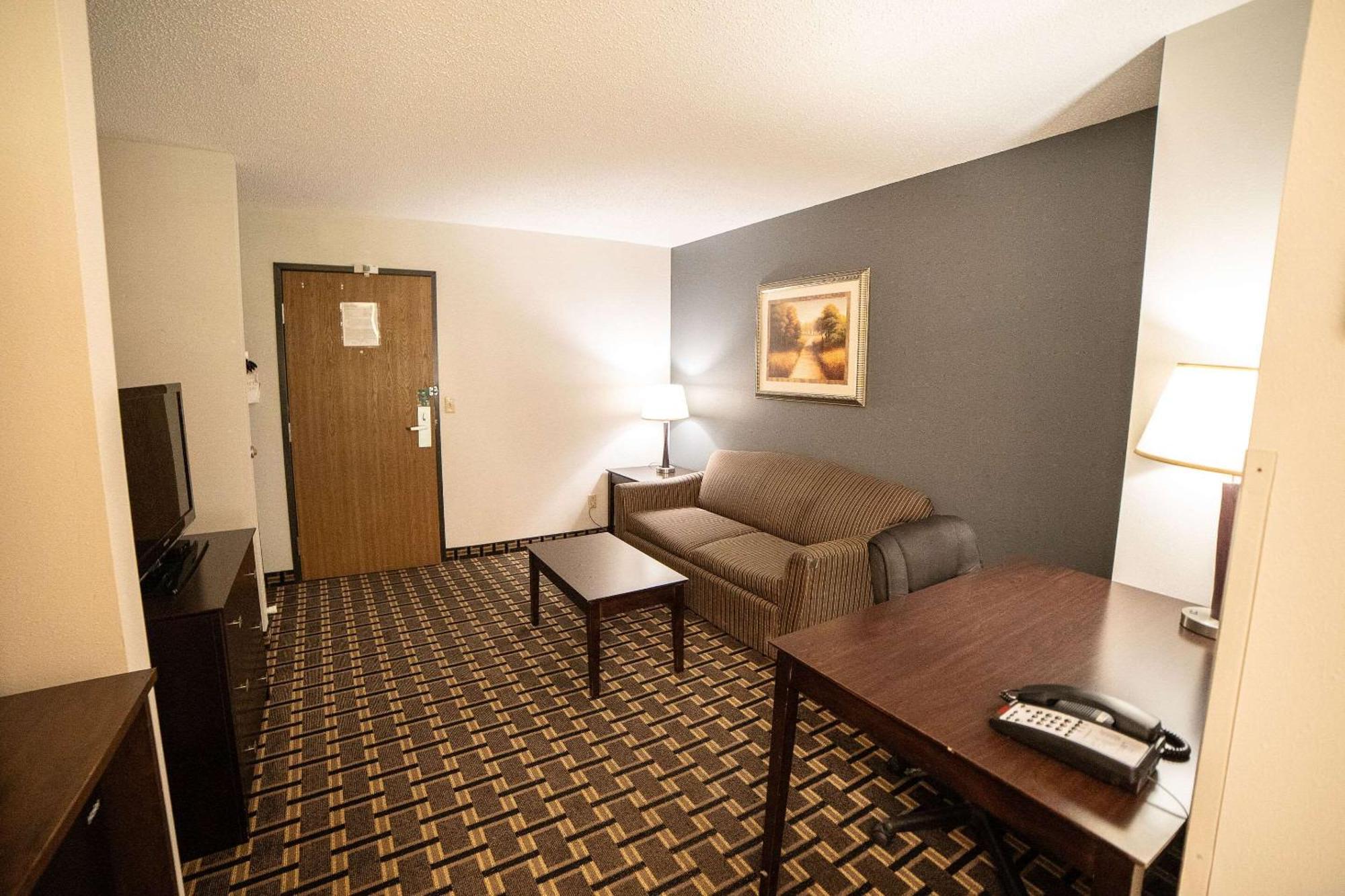 Quality Inn & Suites Watertown Near Prairie Lakes Ice Arena エクステリア 写真