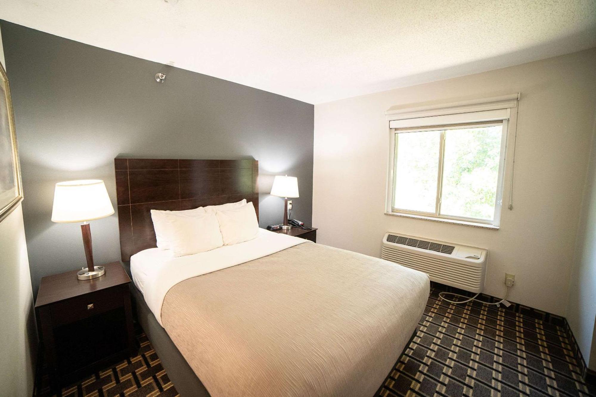 Quality Inn & Suites Watertown Near Prairie Lakes Ice Arena エクステリア 写真