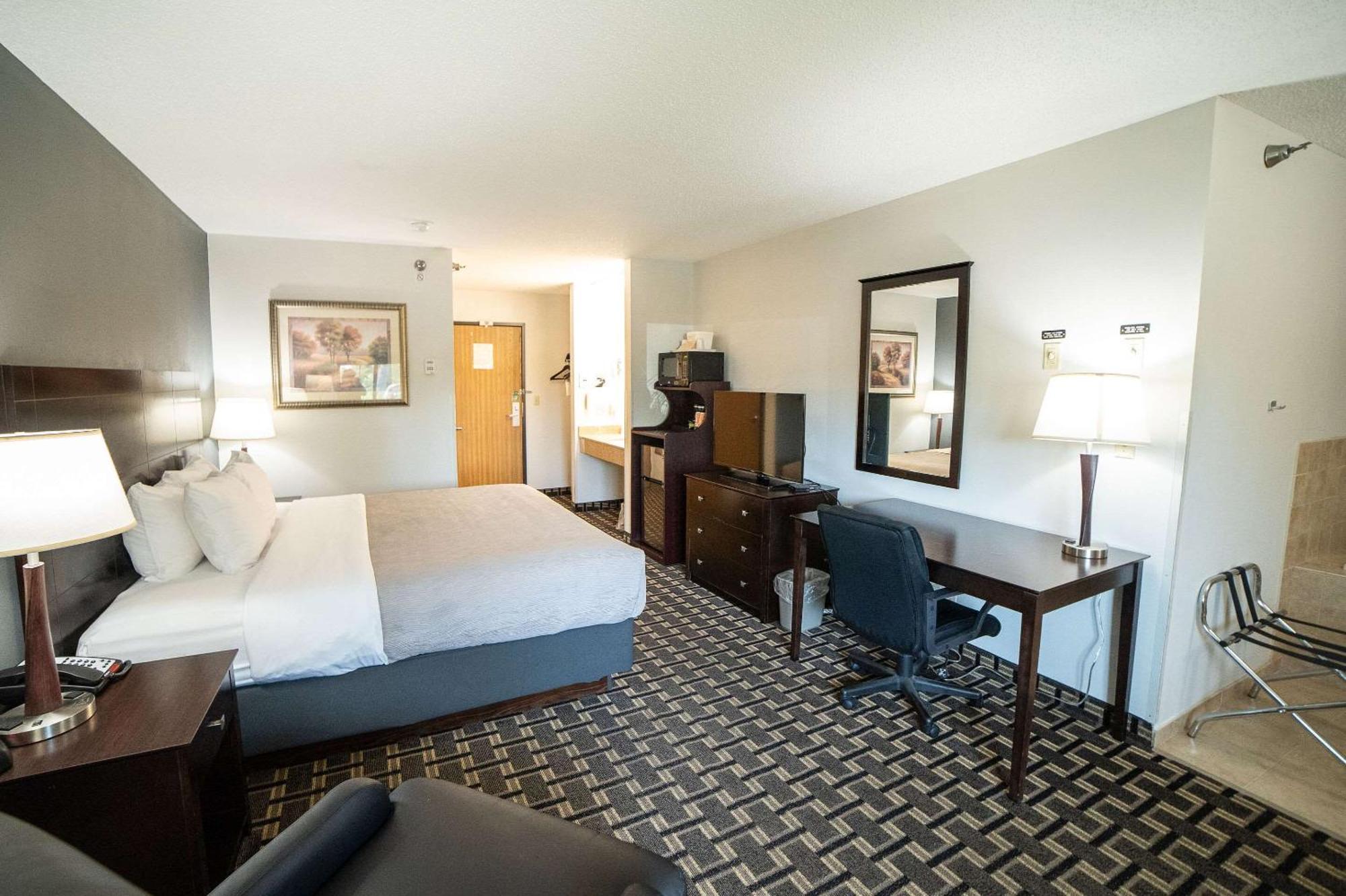Quality Inn & Suites Watertown Near Prairie Lakes Ice Arena エクステリア 写真