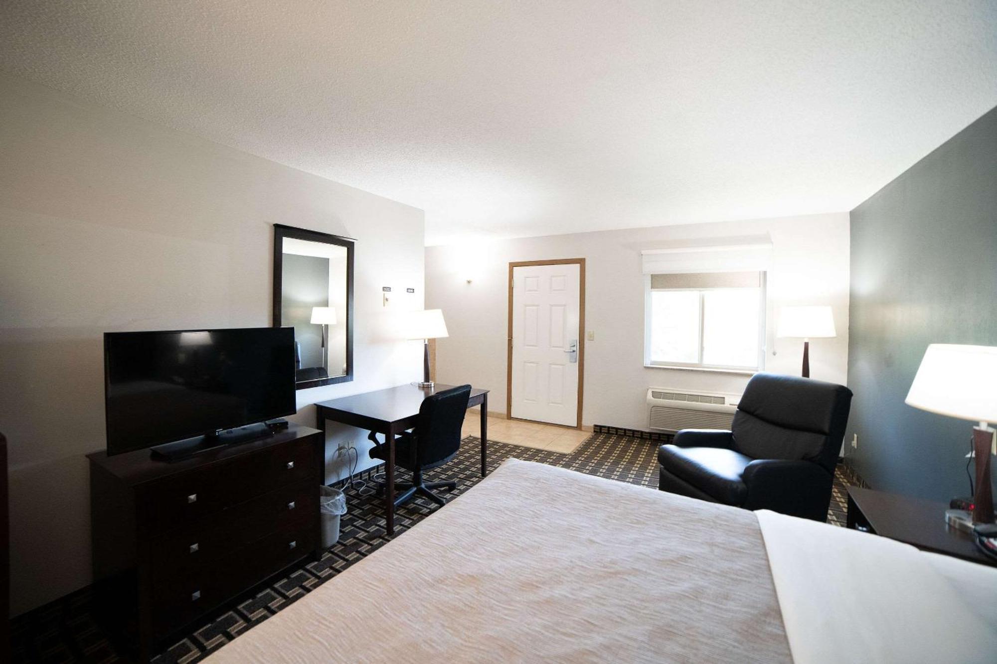 Quality Inn & Suites Watertown Near Prairie Lakes Ice Arena エクステリア 写真