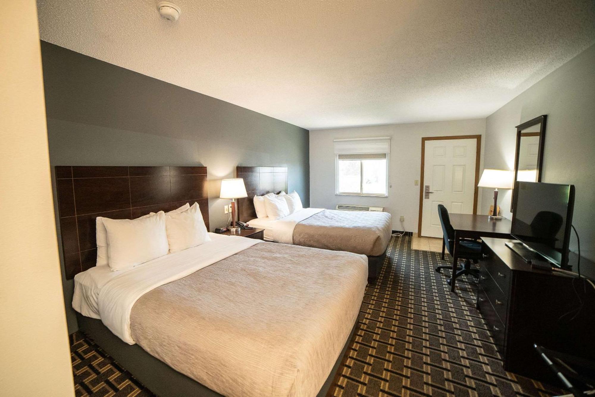 Quality Inn & Suites Watertown Near Prairie Lakes Ice Arena エクステリア 写真